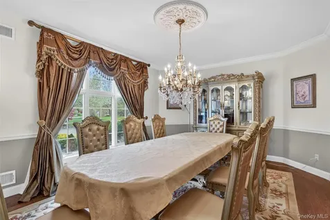 23 Greenwich Avenue Woodbury NY 10917