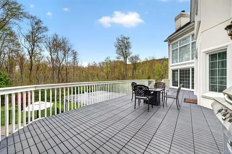 23 Greenwich Avenue Woodbury NY 10917