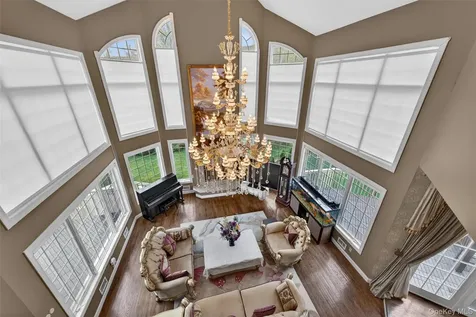 23 Greenwich Avenue Woodbury NY 10917