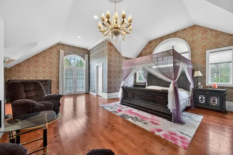 23 Greenwich Avenue Woodbury NY 10917