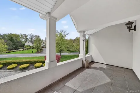 23 Greenwich Avenue Woodbury NY 10917