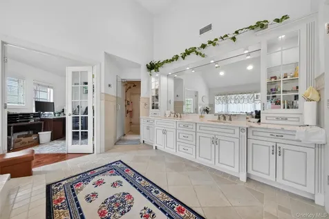 23 Greenwich Avenue Woodbury NY 10917