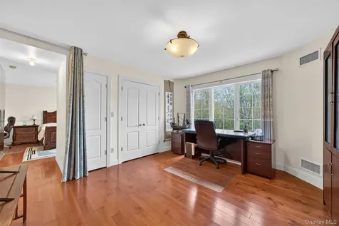 23 Greenwich Avenue Woodbury NY 10917
