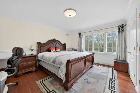 23 Greenwich Avenue Woodbury NY 10917