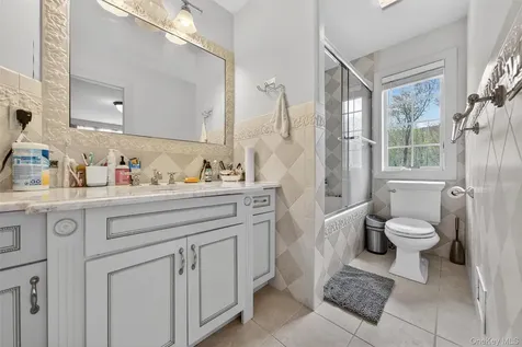 23 Greenwich Avenue Woodbury NY 10917