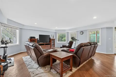 23 Greenwich Avenue Woodbury NY 10917