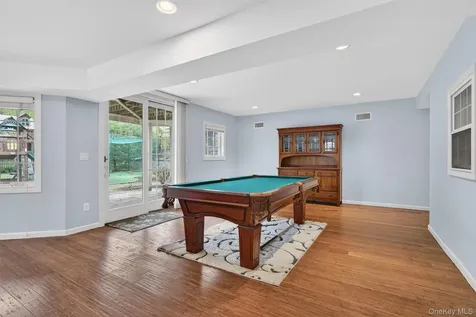 23 Greenwich Avenue Woodbury NY 10917