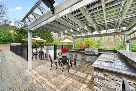 23 Greenwich Avenue Woodbury NY 10917