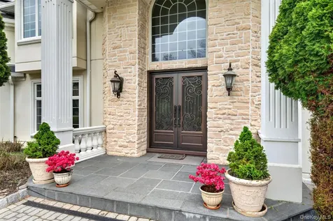 23 Greenwich Avenue Woodbury NY 10917