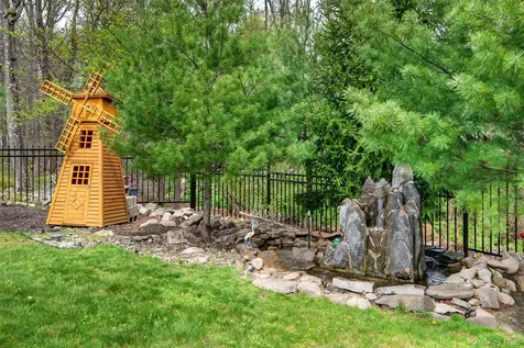 23 Greenwich Avenue Woodbury NY 10917