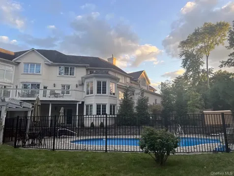 23 Greenwich Avenue Woodbury NY 10917