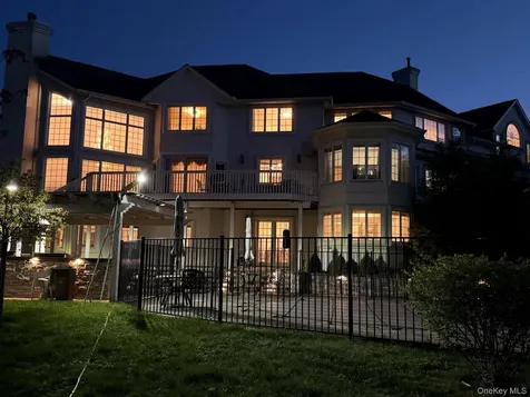 23 Greenwich Avenue Woodbury NY 10917