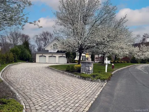 23 Greenwich Avenue Woodbury NY 10917