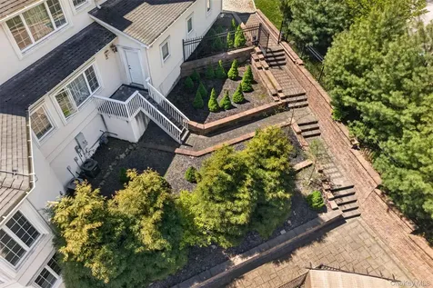 23 Greenwich Avenue Woodbury NY 10917