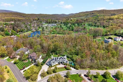 23 Greenwich Avenue Woodbury NY 10917