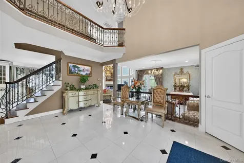 23 Greenwich Avenue Woodbury NY 10917