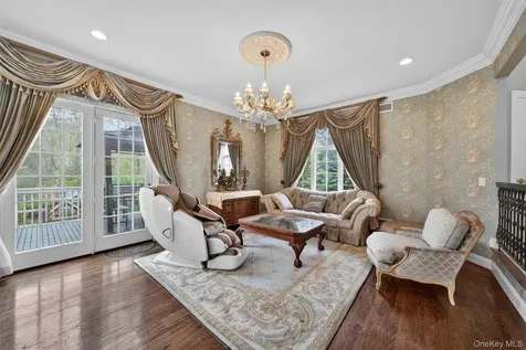 23 Greenwich Avenue Woodbury NY 10917