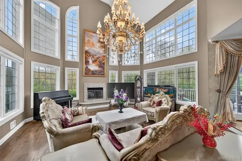 23 Greenwich Avenue Woodbury NY 10917
