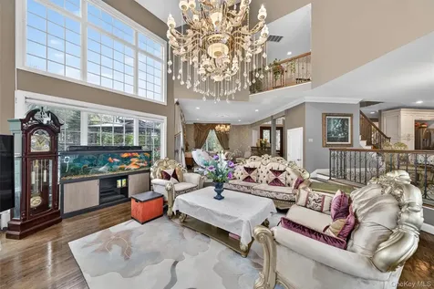 23 Greenwich Avenue Woodbury NY 10917