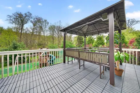 23 Greenwich Avenue Woodbury NY 10917