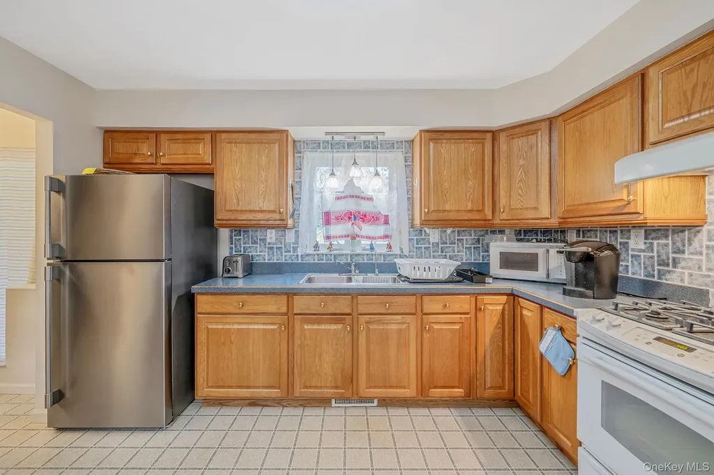 1407 Middle Road Calverton NY 11933