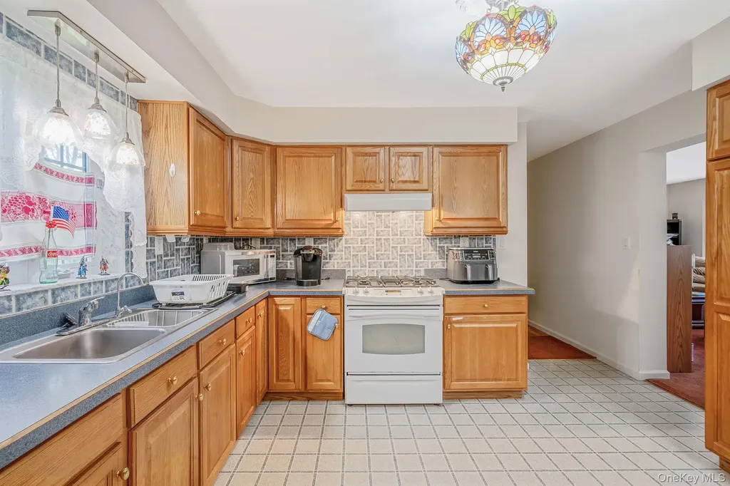 1407 Middle Road Calverton NY 11933