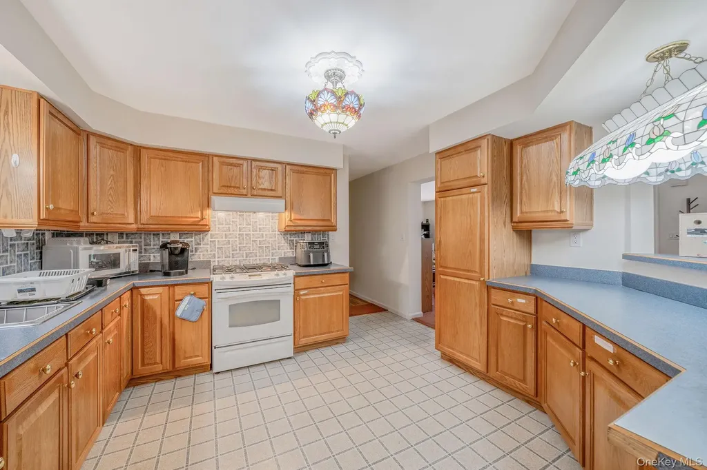 1407 Middle Road Calverton NY 11933