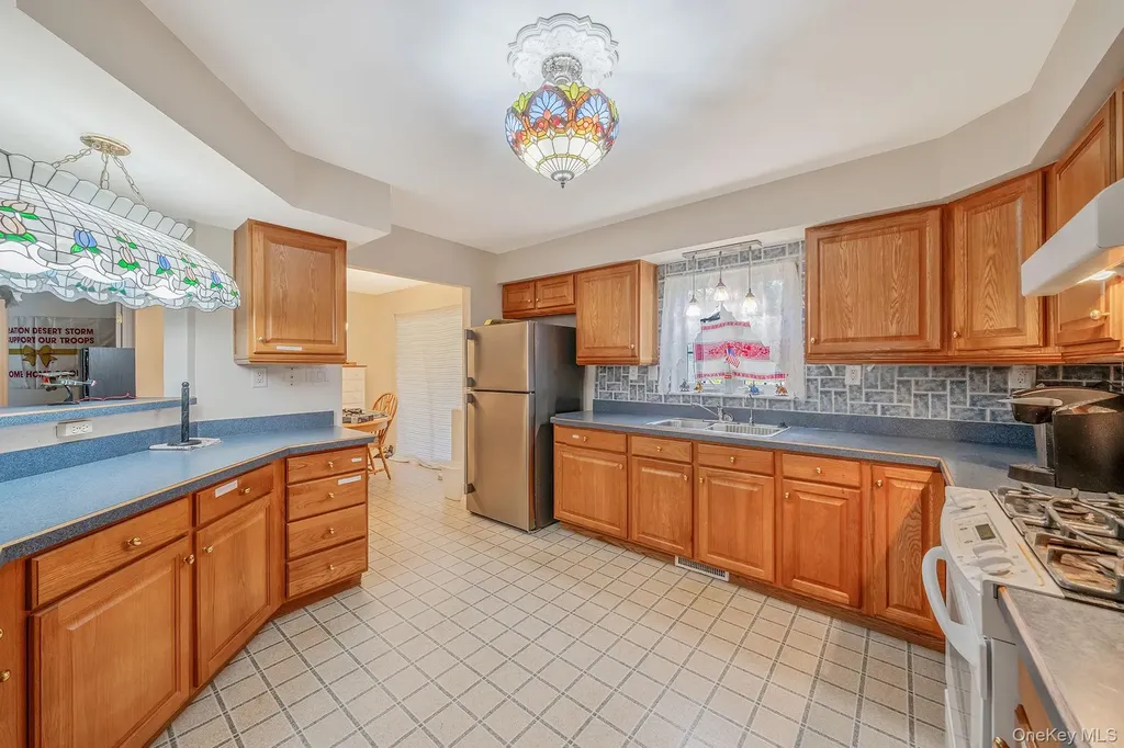 1407 Middle Road Calverton NY 11933