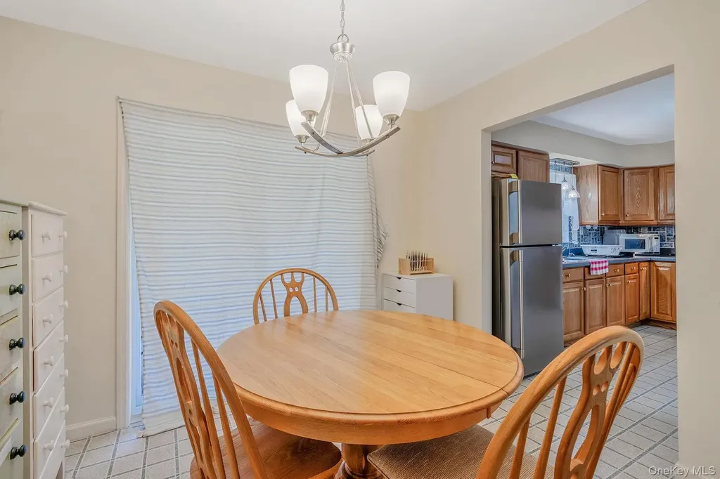 1407 Middle Road Calverton NY 11933