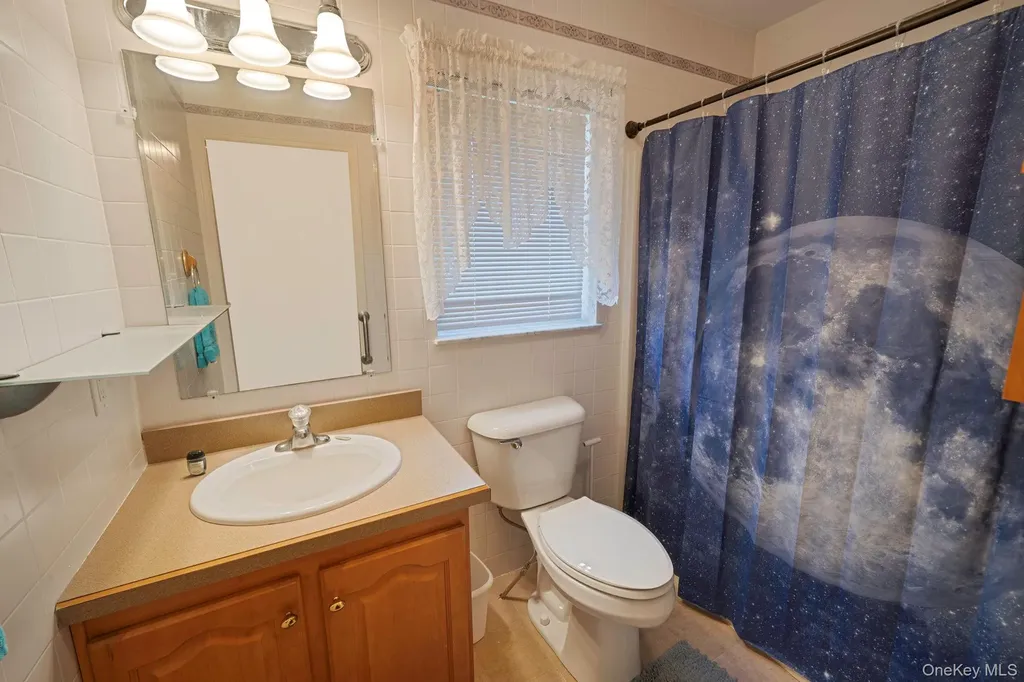 1407 Middle Road Calverton NY 11933