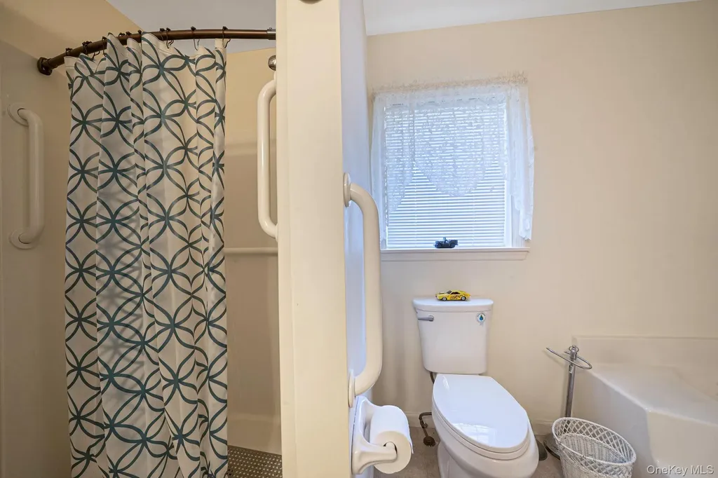1407 Middle Road Calverton NY 11933