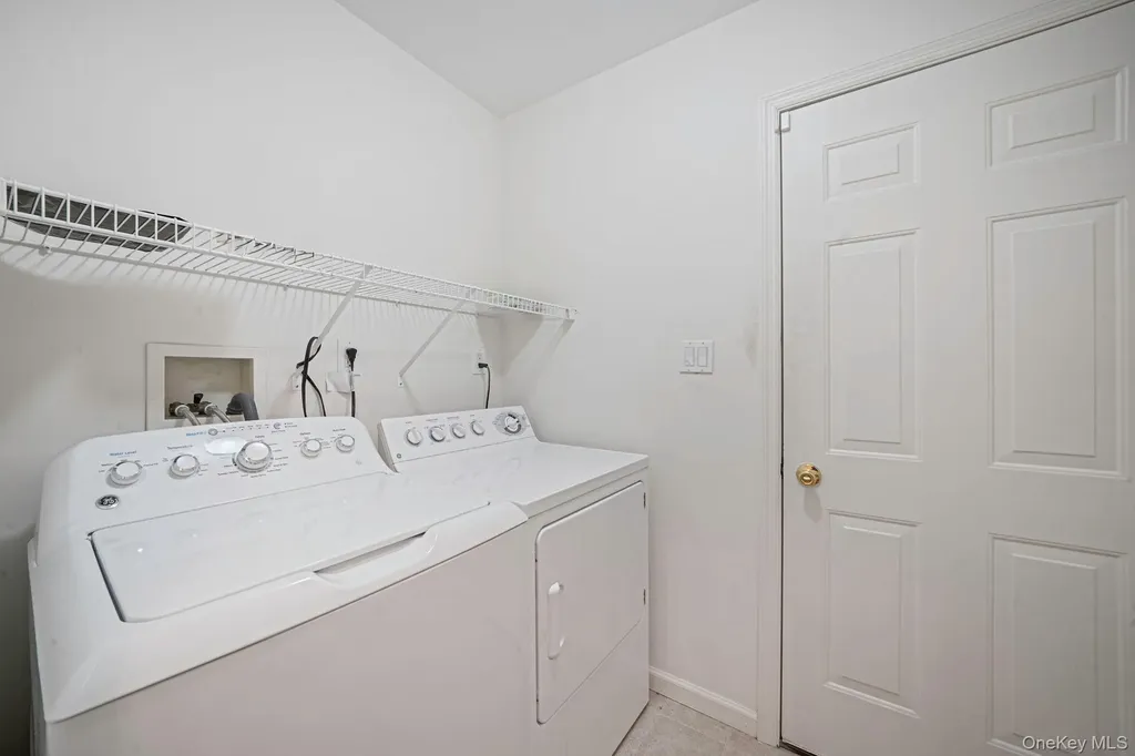1407 Middle Road Calverton NY 11933