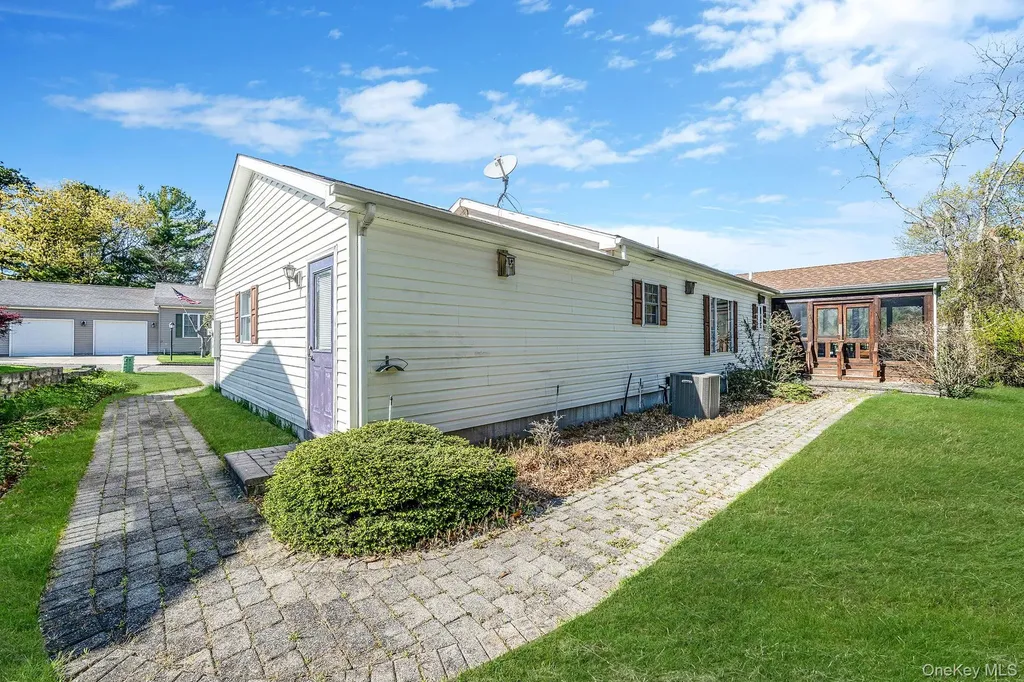 1407 Middle Road Calverton NY 11933