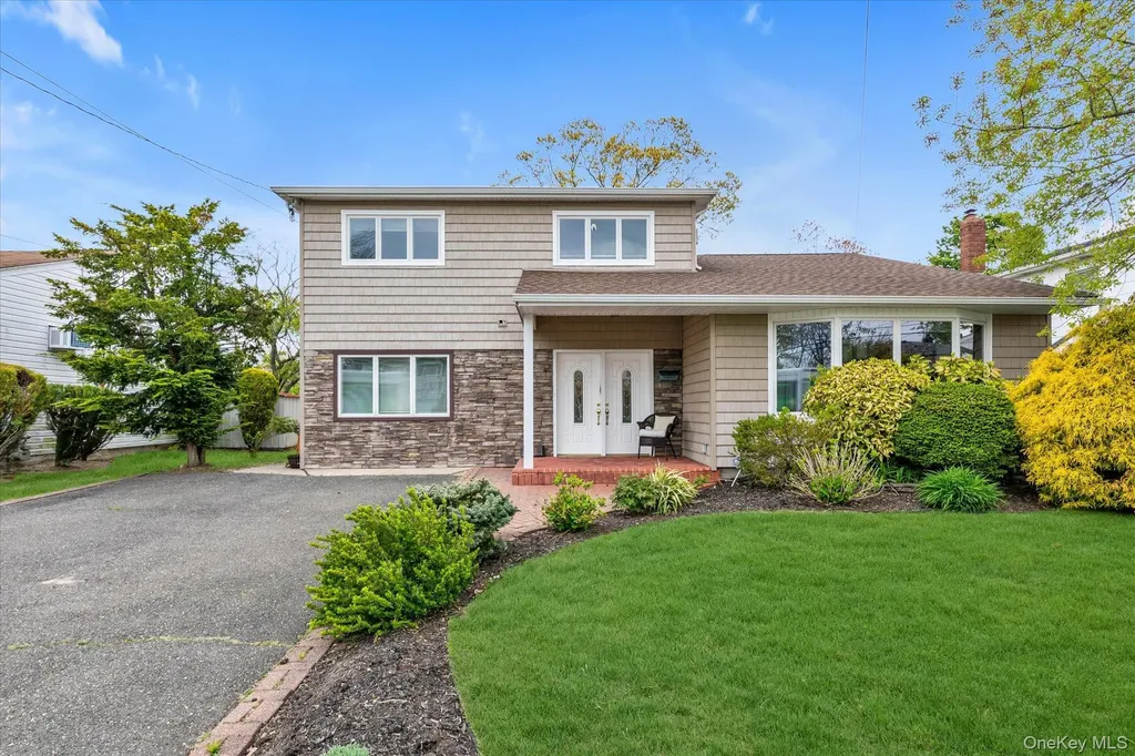 2542 Park Place Bellmore NY 11710