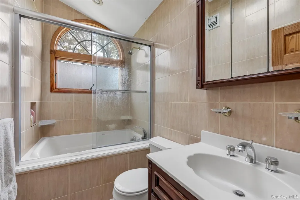 2542 Park Place Bellmore NY 11710