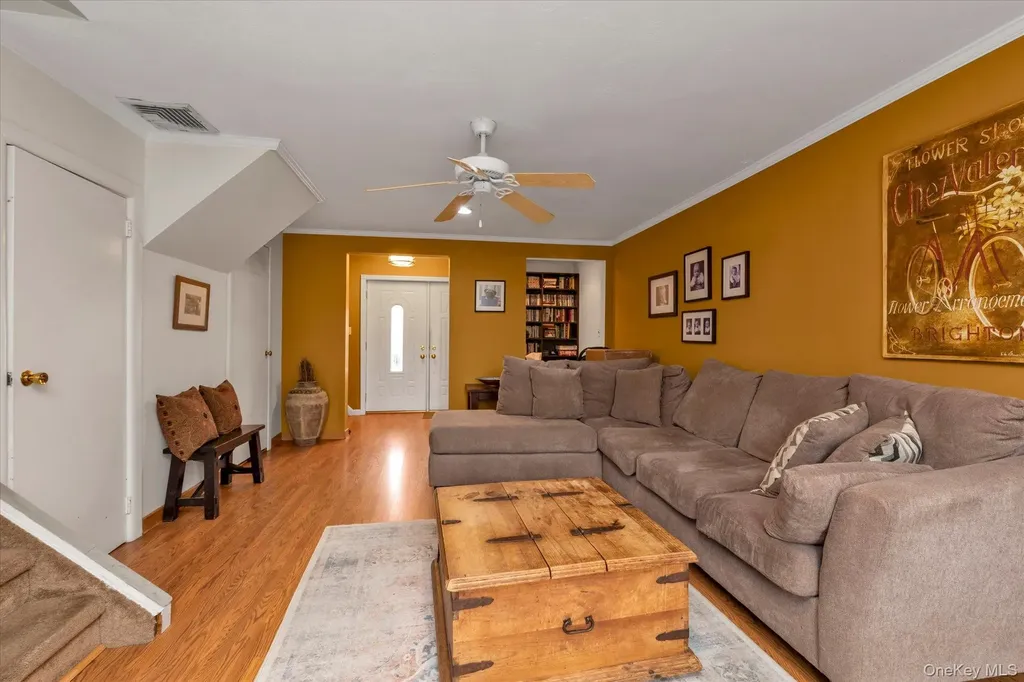 2542 Park Place Bellmore NY 11710