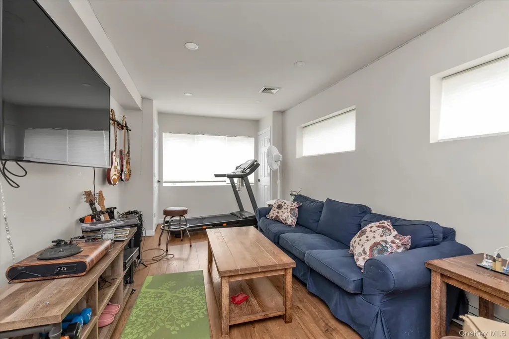 2542 Park Place Bellmore NY 11710