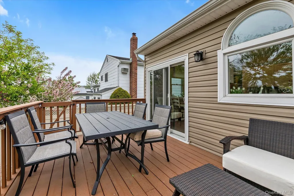 2542 Park Place Bellmore NY 11710