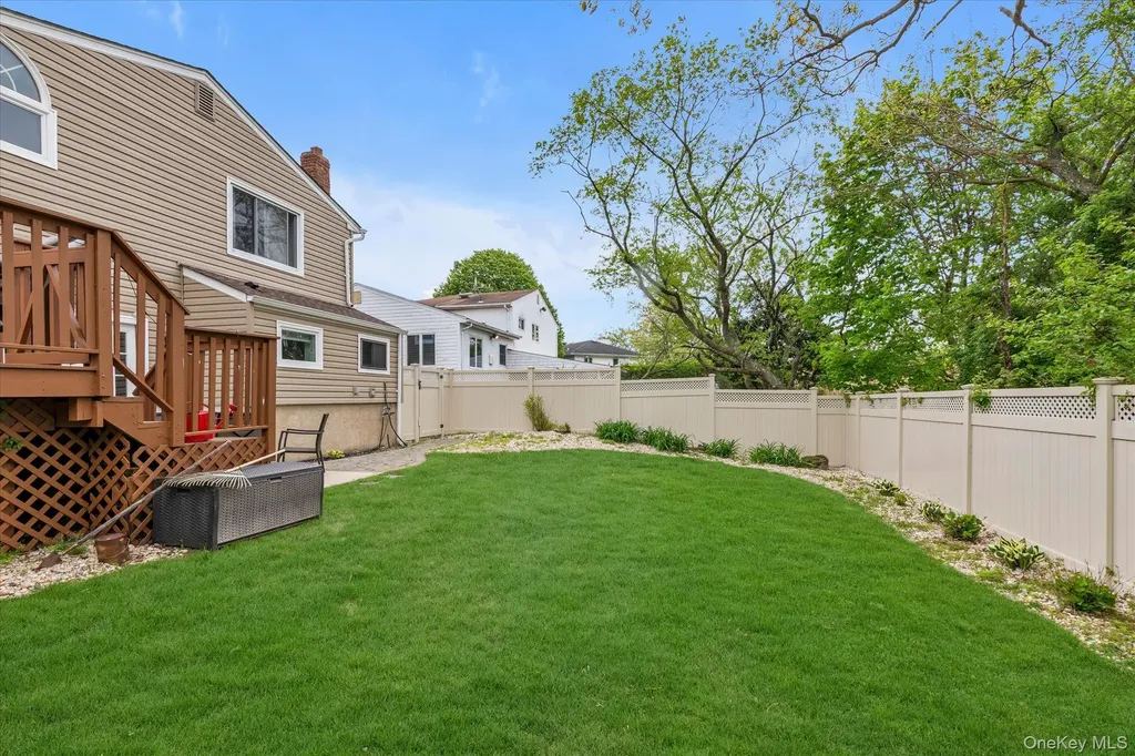 2542 Park Place Bellmore NY 11710