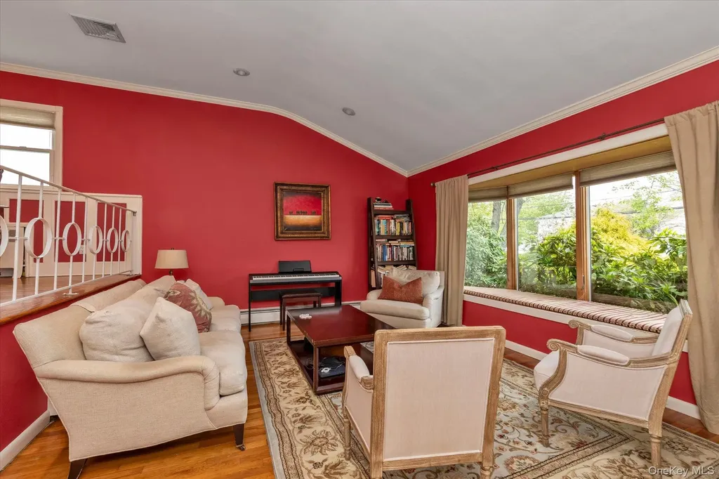 2542 Park Place Bellmore NY 11710