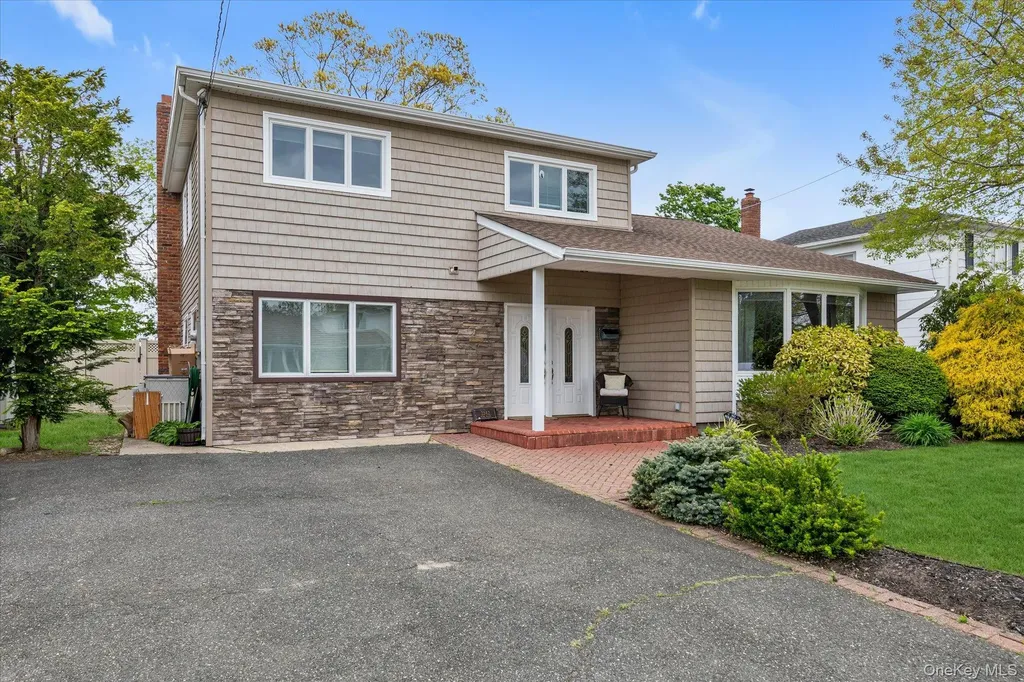2542 Park Place Bellmore NY 11710