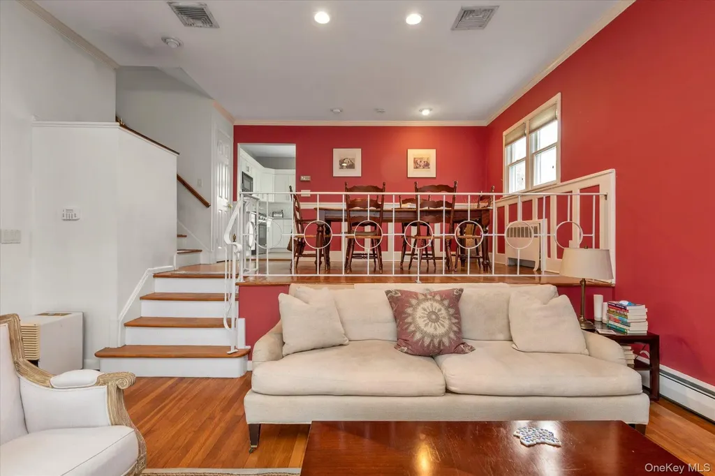 2542 Park Place Bellmore NY 11710