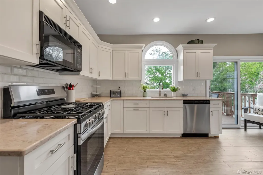 2542 Park Place Bellmore NY 11710