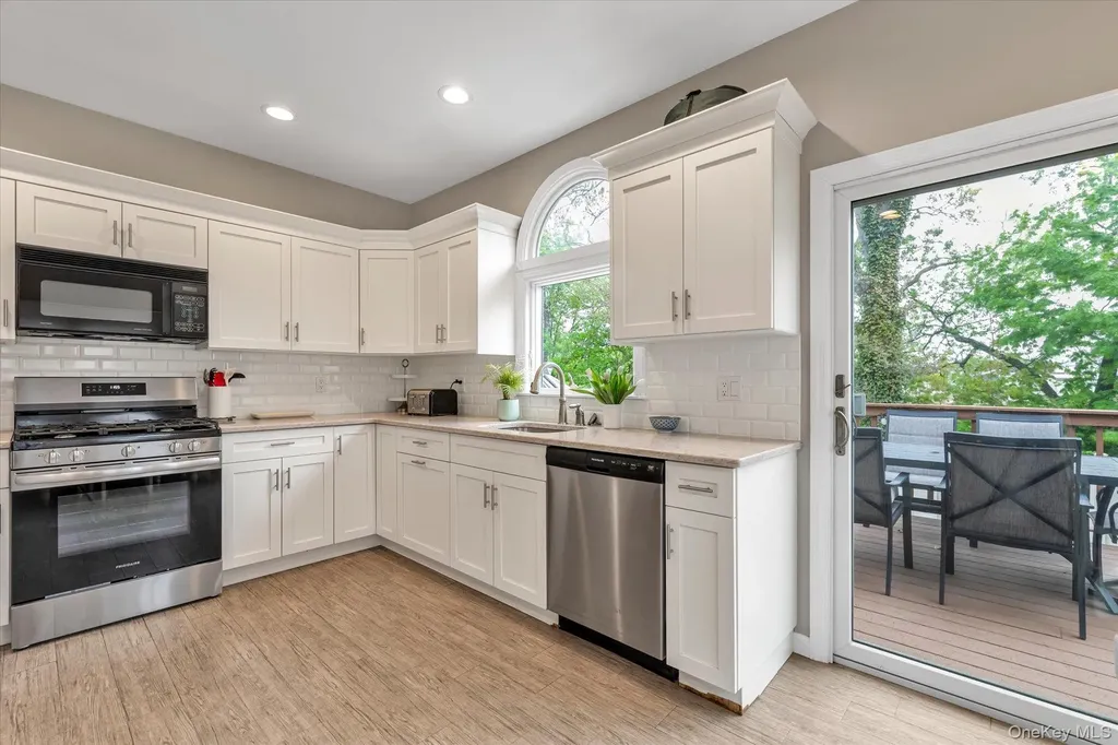 2542 Park Place Bellmore NY 11710