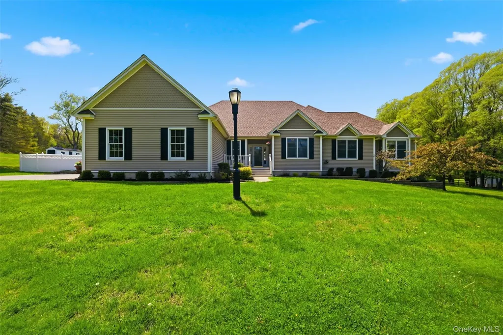 92 Coppergate Lane Warwick NY 10990