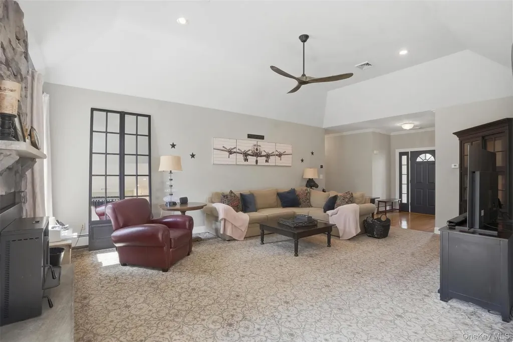 92 Coppergate Lane Warwick NY 10990