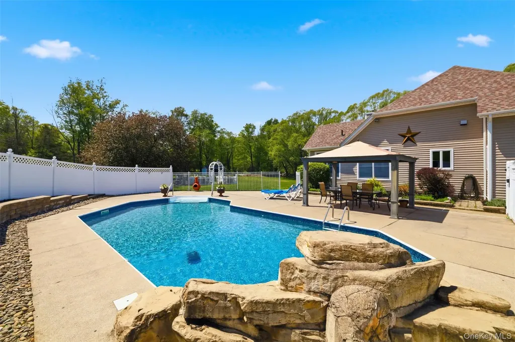 92 Coppergate Lane Warwick NY 10990