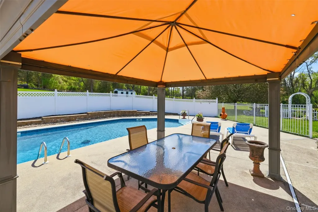 92 Coppergate Lane Warwick NY 10990