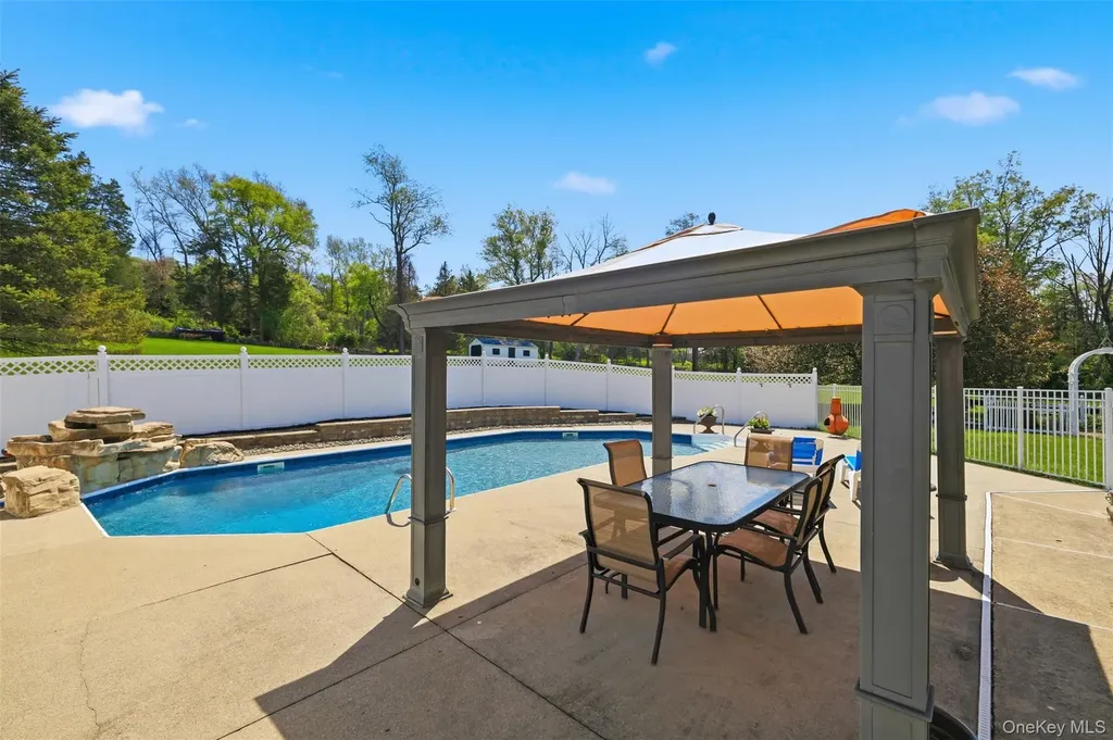 92 Coppergate Lane Warwick NY 10990