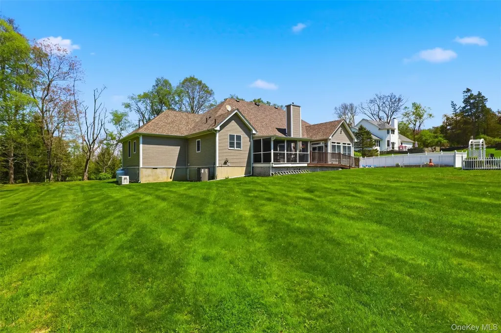92 Coppergate Lane Warwick NY 10990